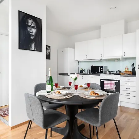 Big And Bright Resting Place Apartment