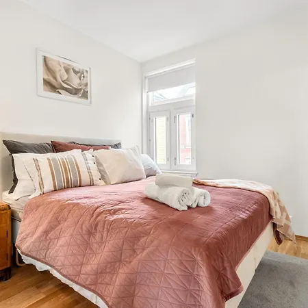 Big And Bright Resting Place Apartment *